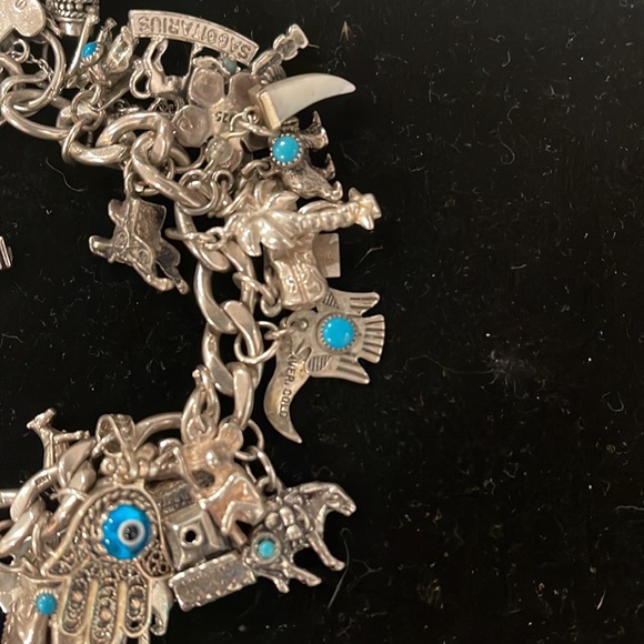 VINTAGE STERLING AND TURQUOISE LOADED WESTERN NATIVE AMERICANA CHARM BRACELET - Picture 8 of 13